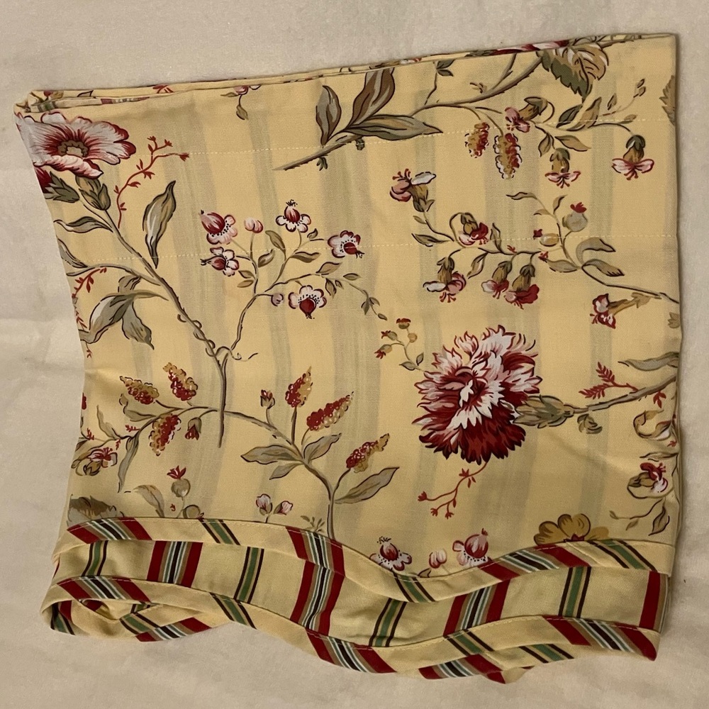 Shower Curtain & Window Valance Set - Picture 2 of 5